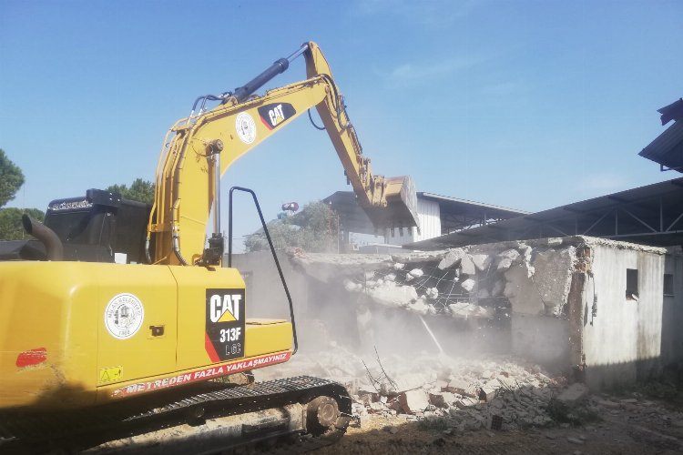 Muğla Milasta kaçak yapılar yıkılıyor 