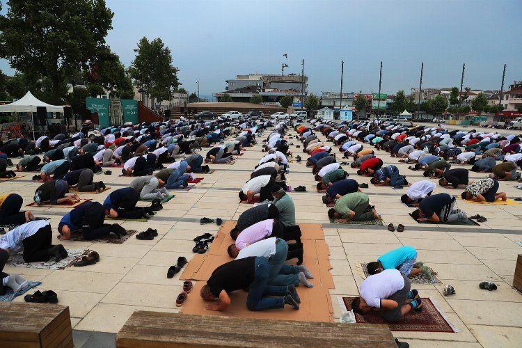 Sakaryada bayram namazı Demokrasi Meydanı’nda kılınacak