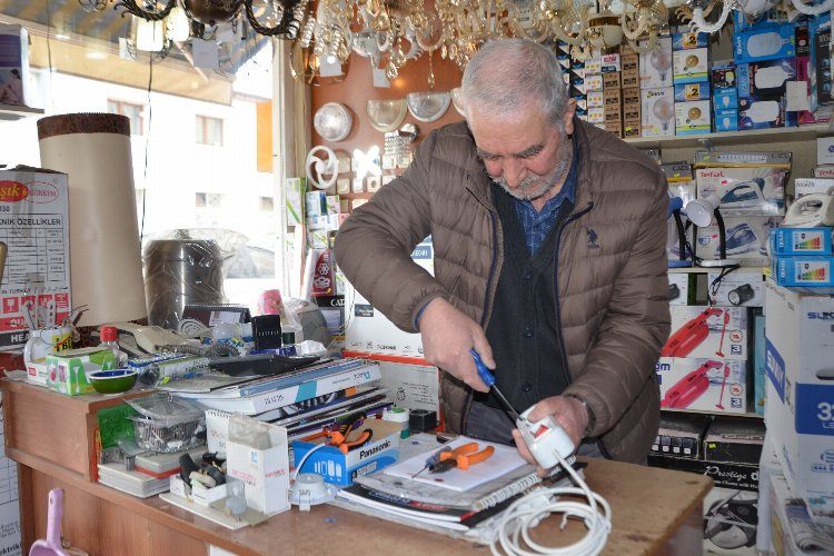 Bursa İznikte yarım asırlık elektrik ustası