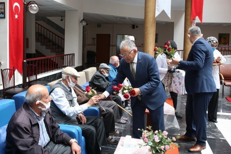 Memduh Büyükkılıçtan huzurevi ziyareti