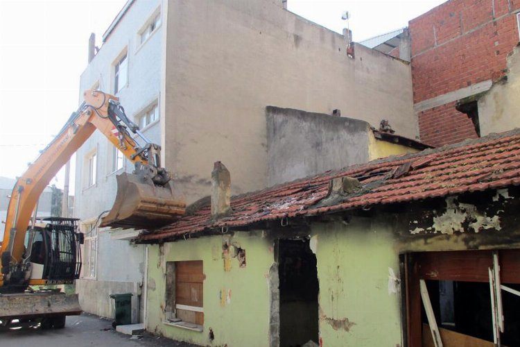 Bursa Osmangazide metruk yıkımları sürüyor