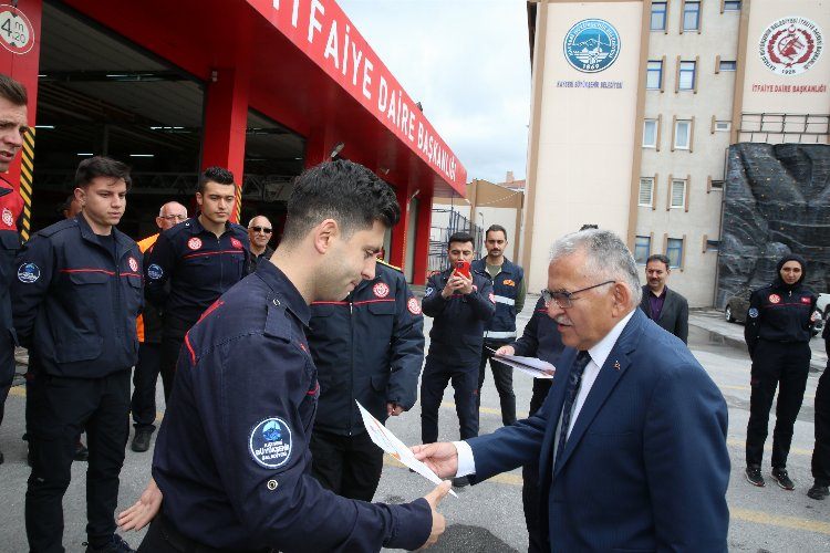 Kayseride 16 itfaiyeciye katılım belgeleri verildi 