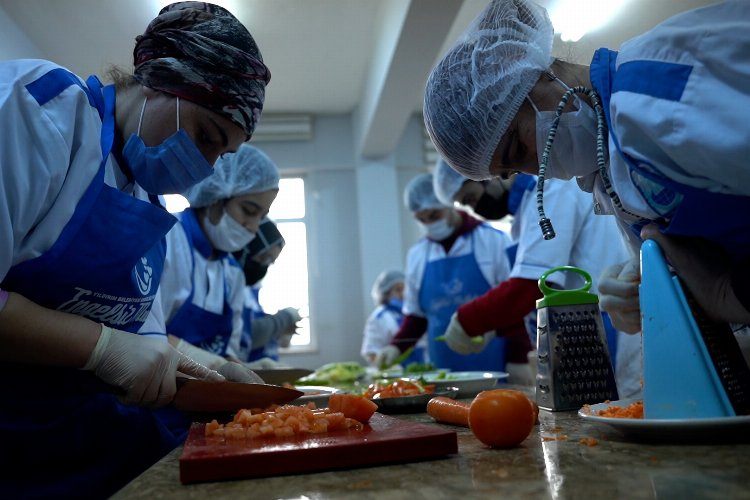 Bursa Yıldırımdan engelsiz mutfak becerisi