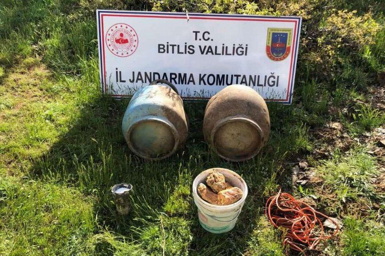 Bitliste toprağa gömülü patlayıcılar ele geçirildi
