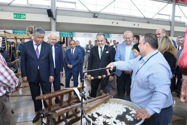 Türk dünyasının gelenekselleri Bursada vitrine çıktı