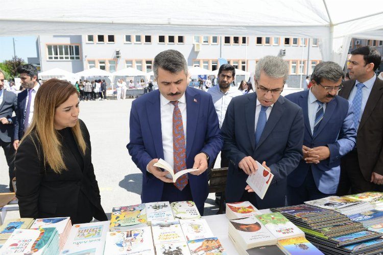 Bursada okul bünyesinde Kitap Şenliği