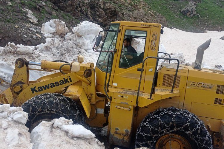 Batman Sasonda kardan kapanan son köy yolu ulaşıma açıldı