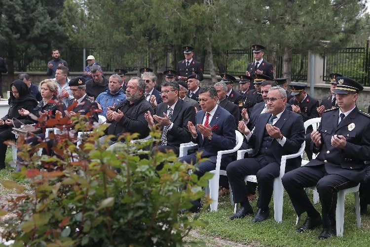 Şehit kahraman Kütahyada kabri başında anıldı