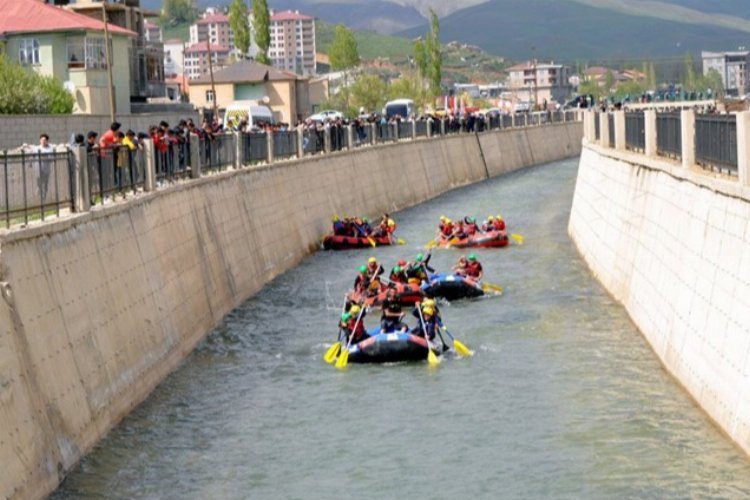 Hakkari Yüksekovada rafting heyecanı