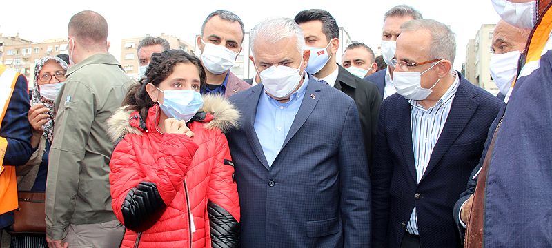 Yıldırım, İzmir’de kurulan çadır kentte