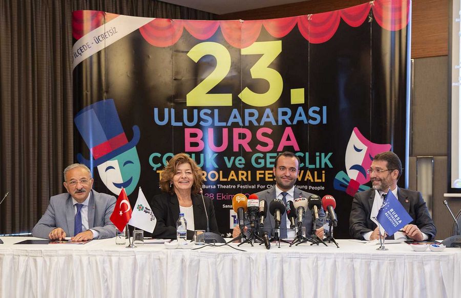 Tiyatronun coşkusu Bursa