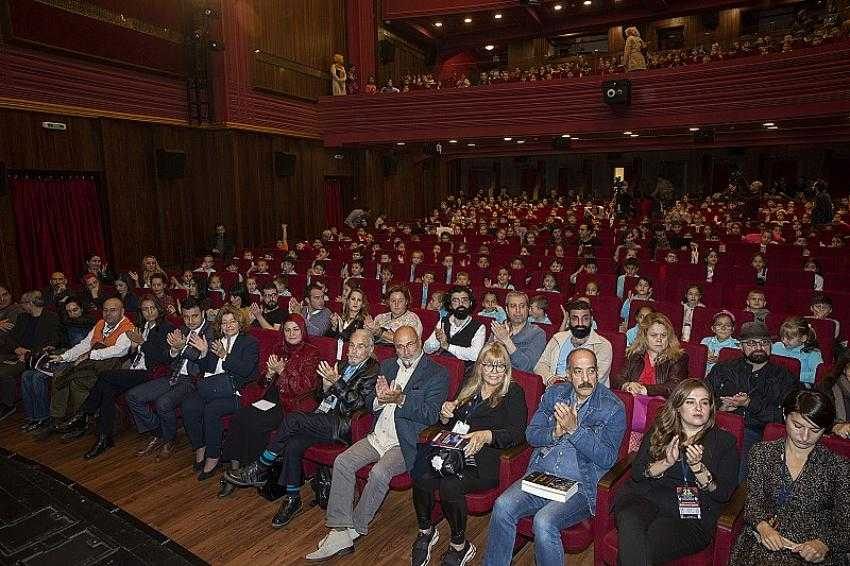 Perde çocuk ve gençler için açıldı