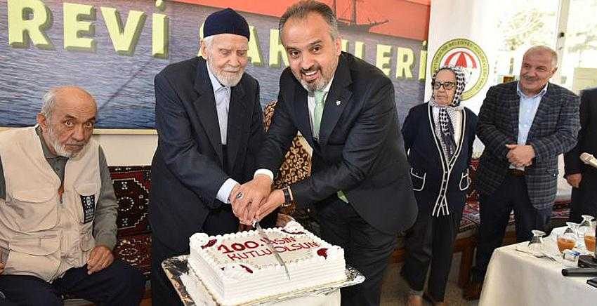 Huzurevinin asırlık çınarına doğum günü