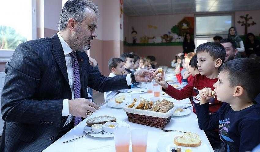 Başkan Amca’dan ballı ekmek