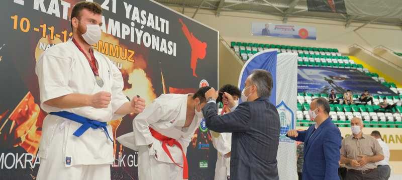 Başkan Aktaş’tan Türkiye şampiyonlarına madalya