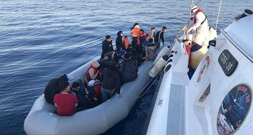 İzmir açıklarında sürüklenen bottan 37 sığınmacı kurtarıldı