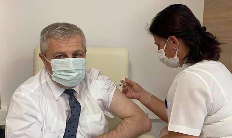Bursa İl Sağlık Müdürü, aşının 2. dozunu yaptırdı