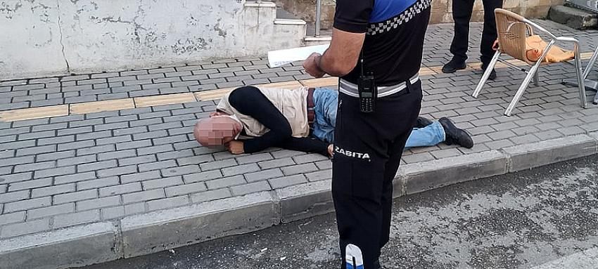 Alkol komasına giren adam ekiplere zor anlar yaşattı