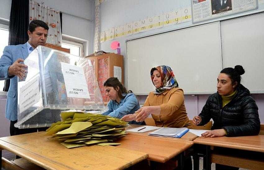 Oy verme işlemi bitti! Sandıklar açılıyor