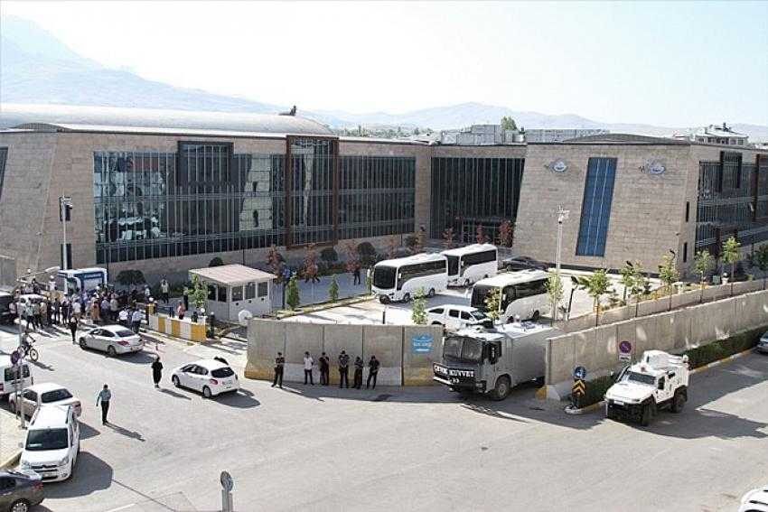 3 büyükşehir belediye başkanı görevden uzaklaştırıldı