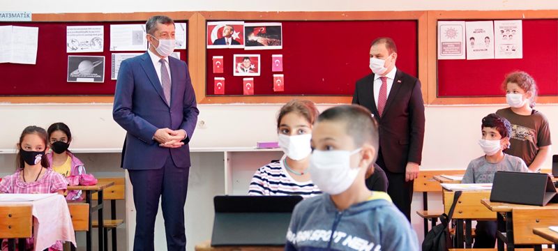 Milli Eğitim Bakanı Selçuk açıkladı! Ara tatilde eğitim yapılacak mı?