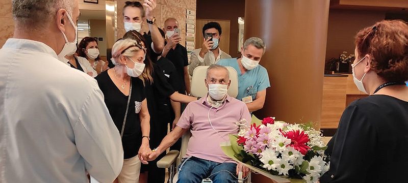 5,5 ay sonra taburcu oldu: Niye herkes maske takıyor?