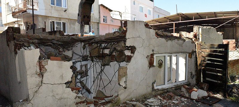 Yıldırım’da ulaşımı rahatlatacak binalar yıkılıyor