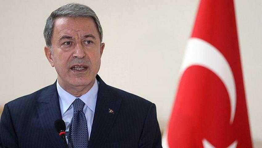 Bakan Akar ve komutanlar Suriye sınırında
