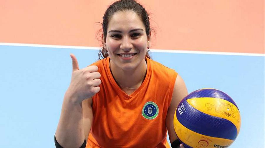Genç voleybolcunun çifte heyecanı