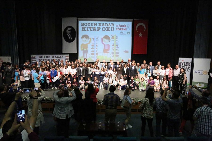Nilüferli öğrenciler boyları kadar kitap okudular