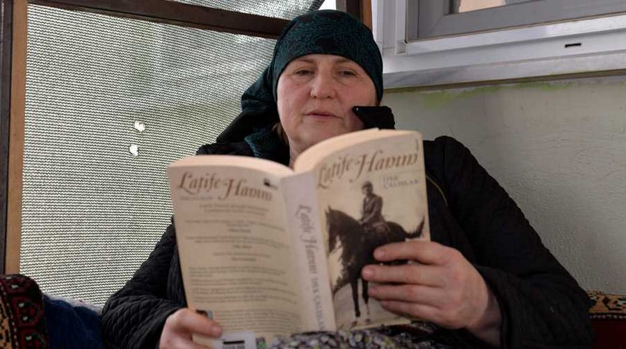 3 bin kitap okuyan çiftçi Bedriye teyze