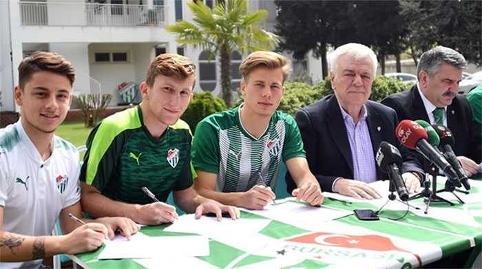 Futbol Akademisi’nden 4 profesyonel imza