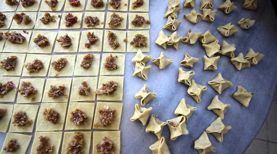 Su yerine fırında pişen mantının dillere destan lezzeti