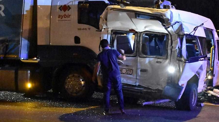 Hasta ziyaretinden dönerken kaza yaptılar: 13 yaralı