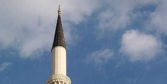 Şehitler için sela okuyan imam darp edildi