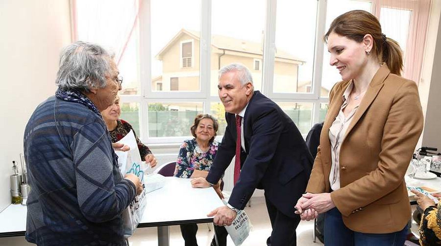 Başkan Bozbey’den huzurevi sakinlerine ziyaret