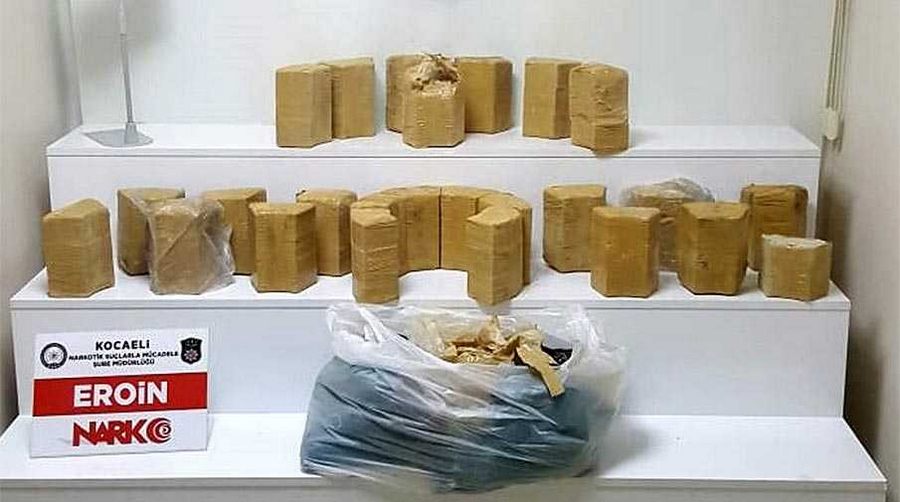 Fren disklerinin altında 65 kilogram eroin yakalandı