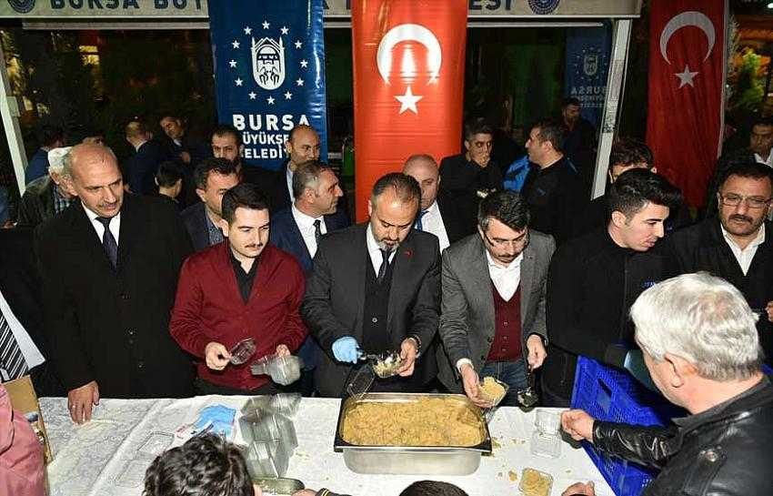 Başkan Aktaş, vatandaşlara helva ikram etti