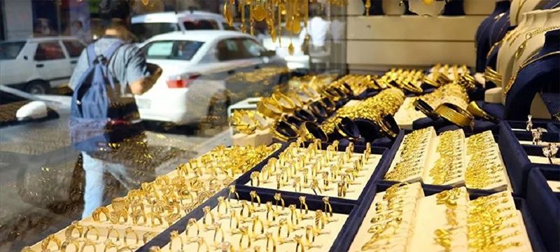 Altında tarihi zirve