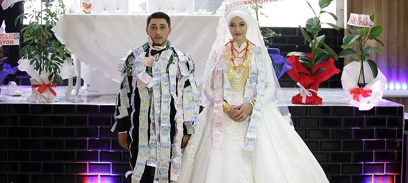 Aşiret düğününde takı yarışı