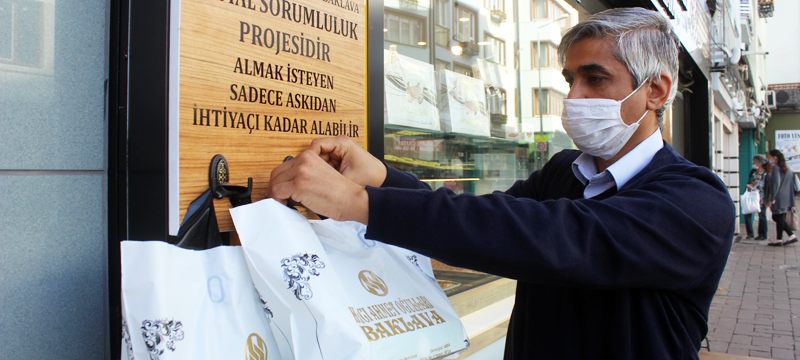 Bursa’da askıda baklava uygulaması başladı
