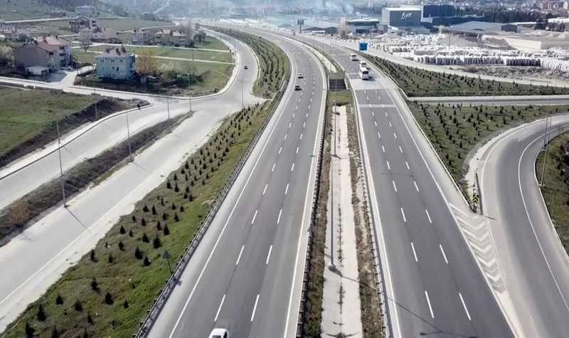 Binlerce aracın geçtiği bağlantı yolu sessizliğe büründü