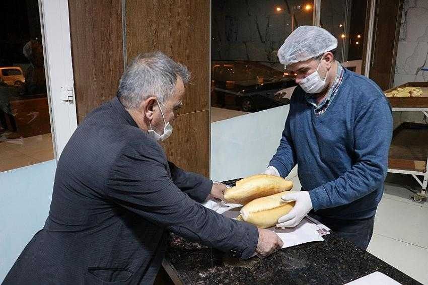 Sokağa çıkma kısıtlamasının ardından fırınlarda kuyruk oluştu