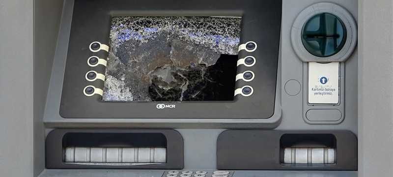 Babasına kızıp ATM