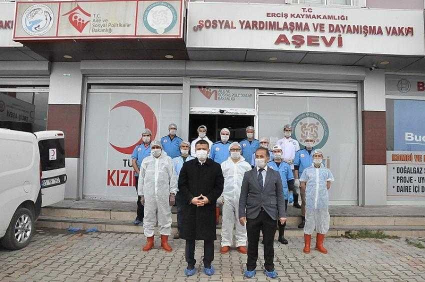 Erciş Kaymakamlığından 610 aileye sıcak yemek