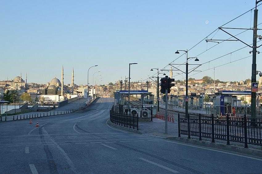 İstanbul, sokağa çıkma yasağının son gününe uyandı