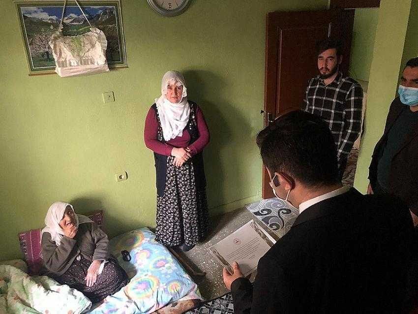 Kaymakam Köleoğlu’ndan yaşlılara ‘Anneler Günü’ ziyareti