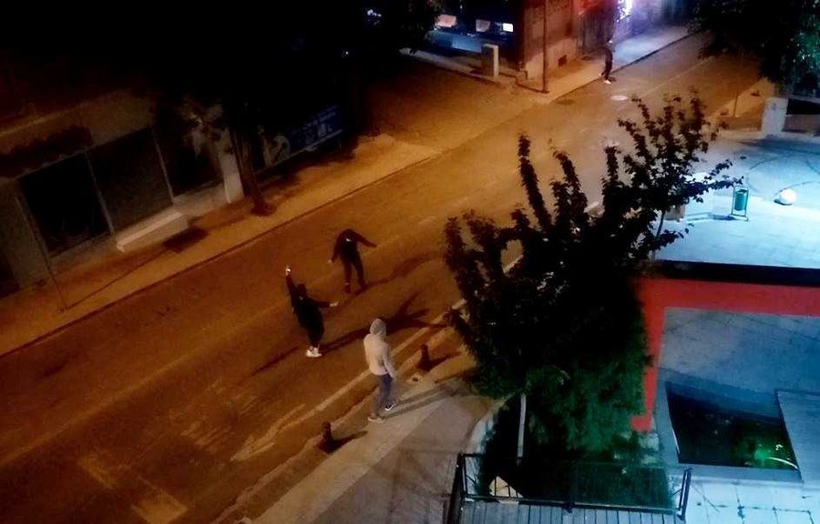 Kısıtlama bitince sokak ortasında çiftetelli oynadılar