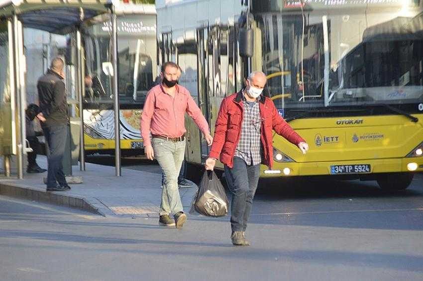 Sokağa çıkma kısıtlaması sonrası işe giden vatandaşlar yollara döküldü