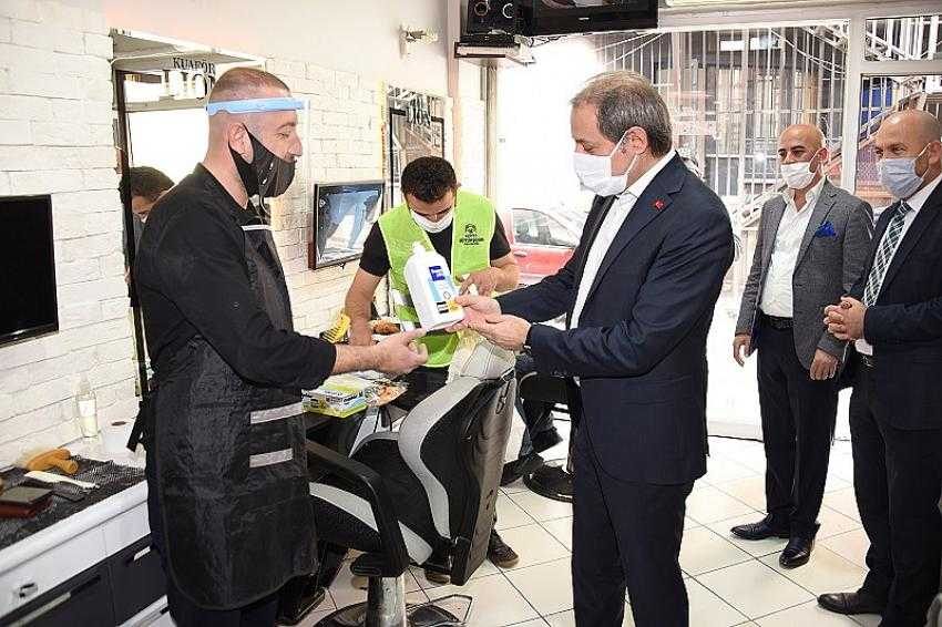 Konya Büyükşehir’in berber ve kuaförlere hijyen desteği sürüyor